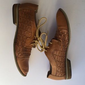 Woven Look Oxfords 6.5 fits a size 7